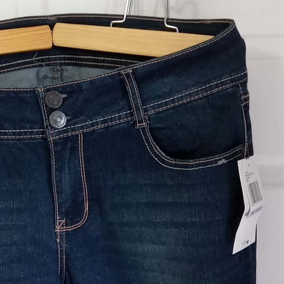 New! WallFlower Blue Jeans Size 11 Short Bootcut Curvy Contour Waistband - Picture 3 of 16
